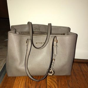 Micheal Kors purse